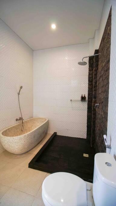 Akmali Drupadi 2 Bedrooms W/pool 5mins To * Seminyak (Bali)